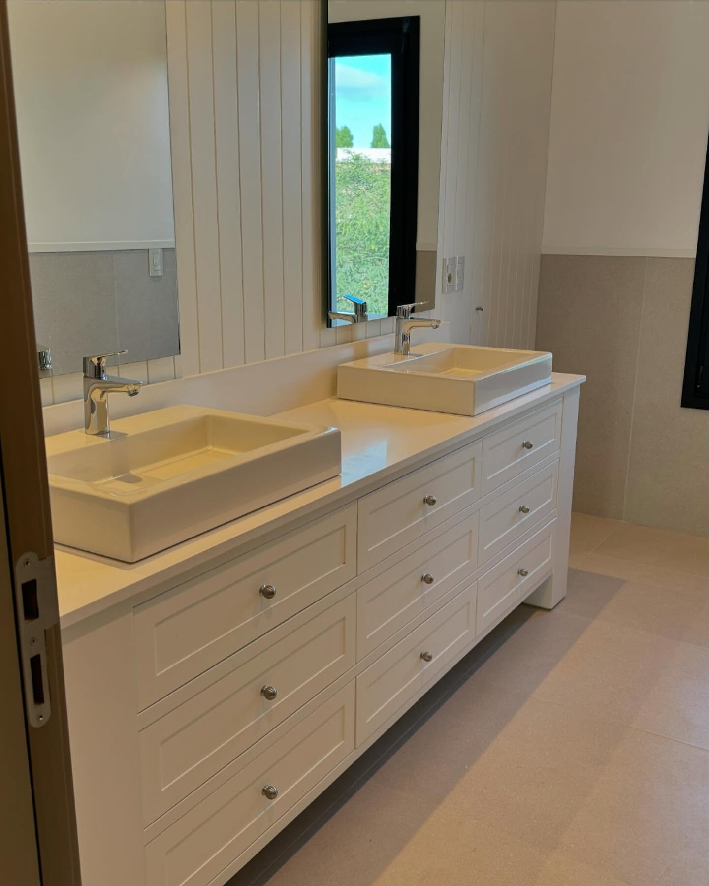 Mueble de baño terminación laca PU