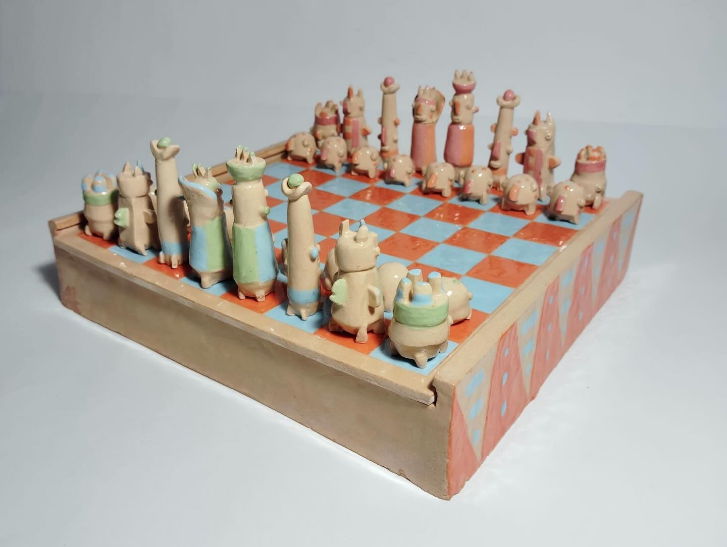 Juego de ajedrez seres cerámico